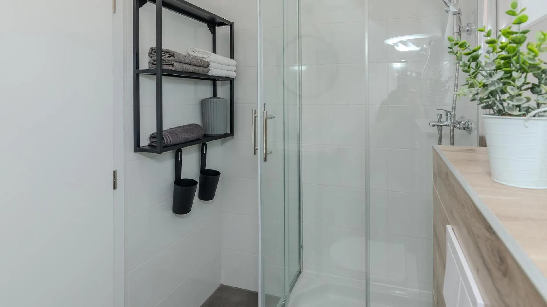 Stunning Apartment In Vir With Wifi