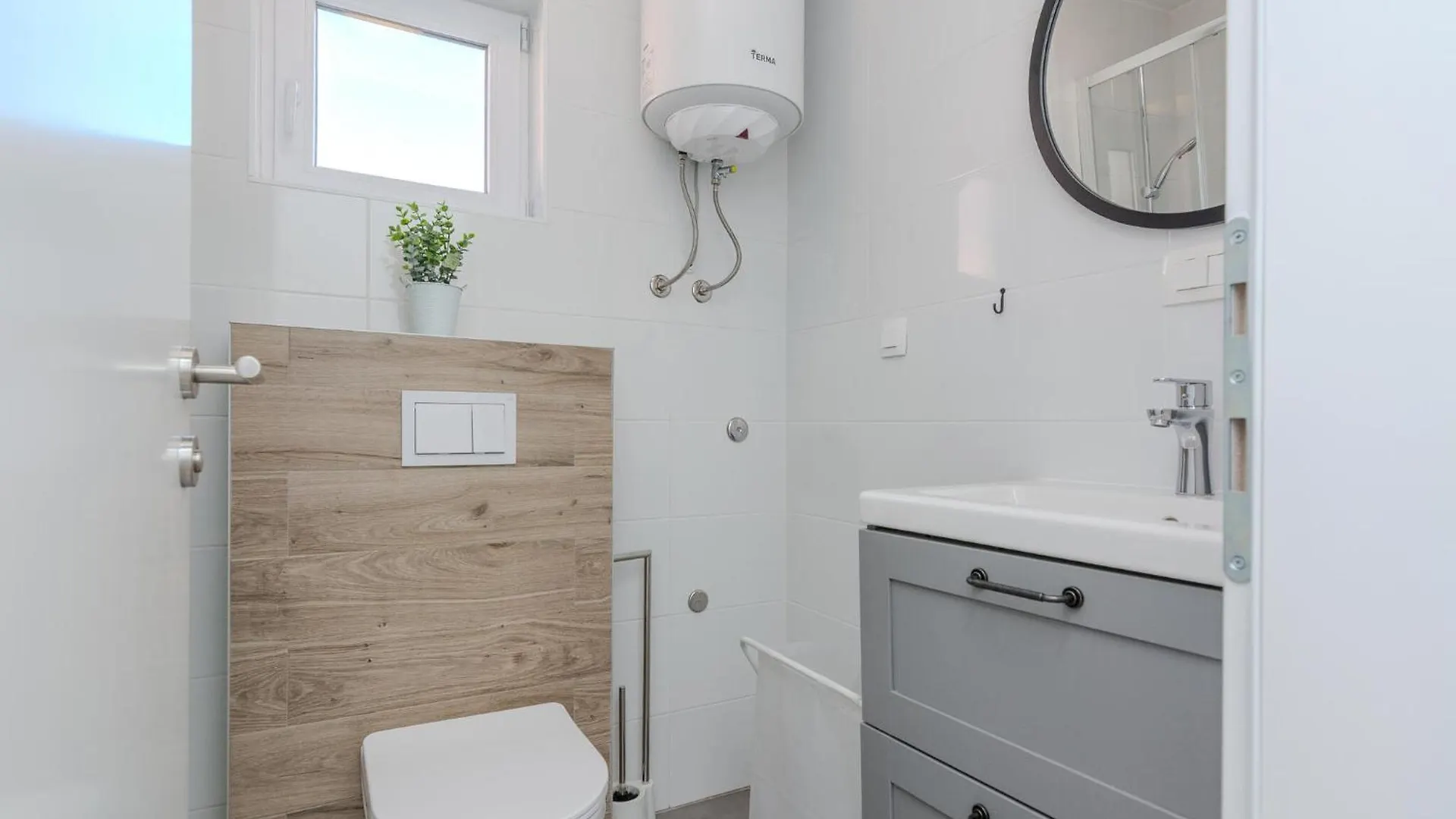 Stunning Apartment In Vir With Wifi